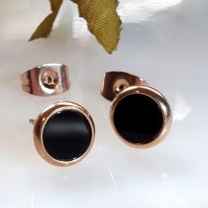 E 21B NEW Rosegold Onyx Stud Earrings